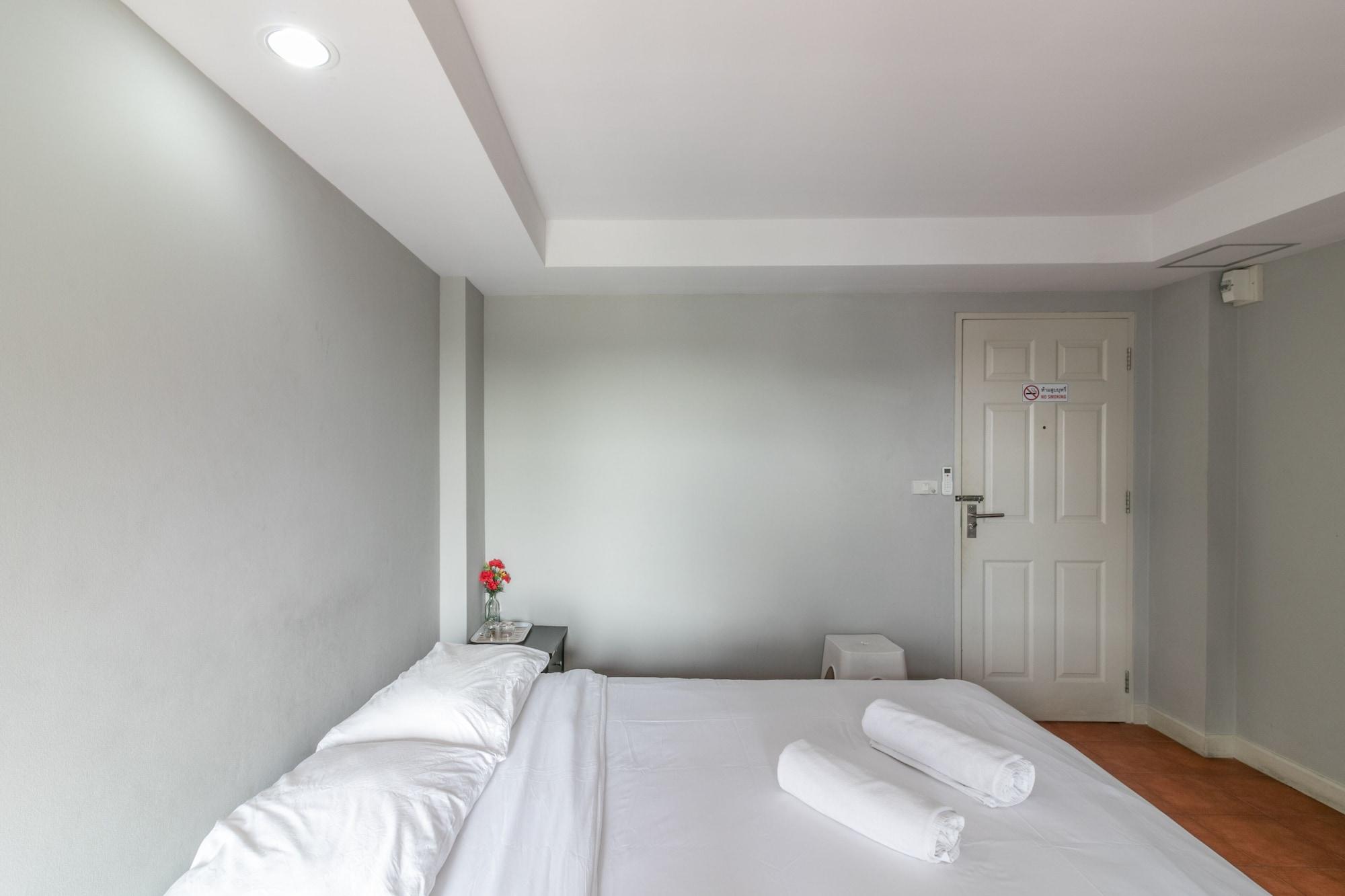 Resortel Lat Phrao 91 Bangkok Bagian luar foto
