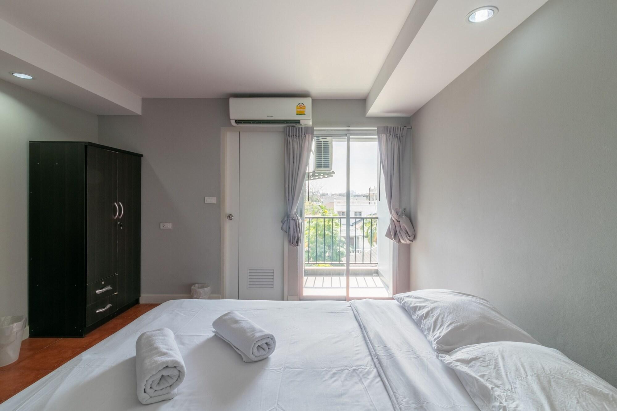 Resortel Lat Phrao 91 Bangkok Bagian luar foto