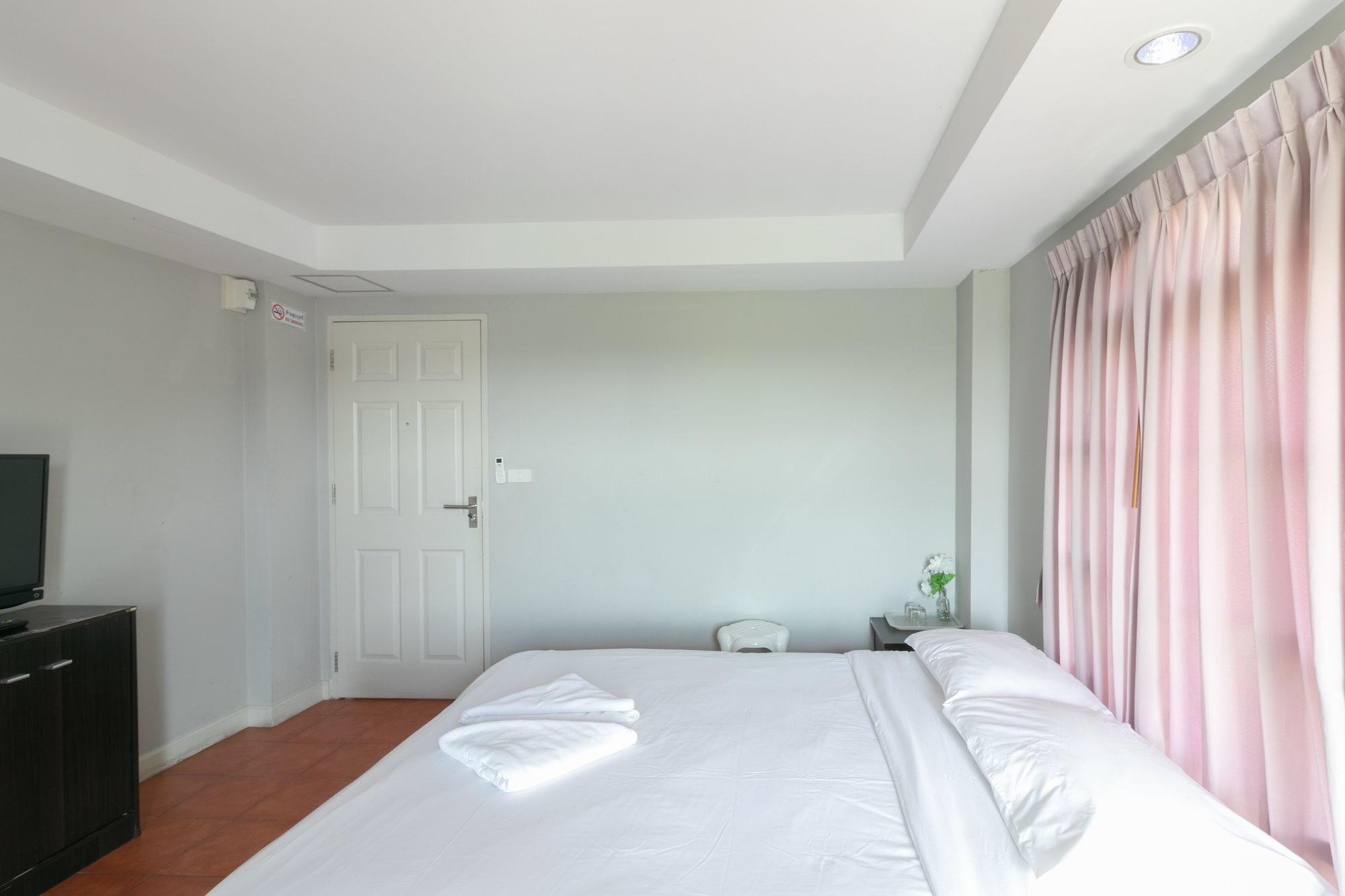 Resortel Lat Phrao 91 Bangkok Bagian luar foto