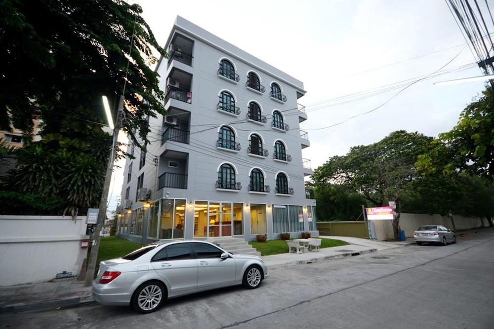 Resortel Lat Phrao 91 Bangkok Bagian luar foto