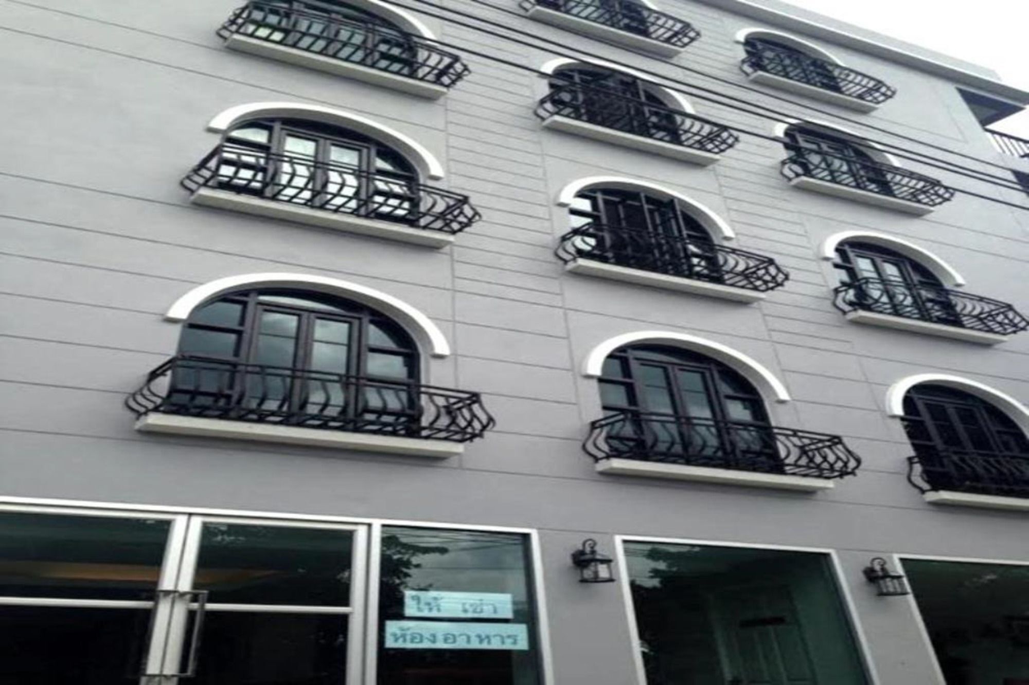 Resortel Lat Phrao 91 Bangkok Bagian luar foto